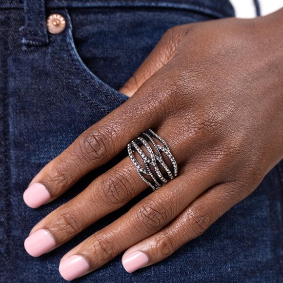 paparazzi Jewelry - Streamlined Showdown - Silver Ring